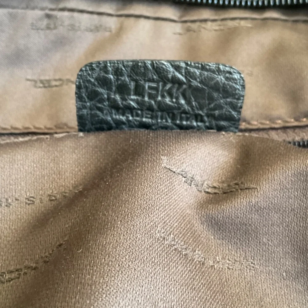 •❤️SOLD❤️Lancel Paris Black Pebbled Leather Zip Crossbody Shoulder Bag, NWOT - Picture 12 of 14